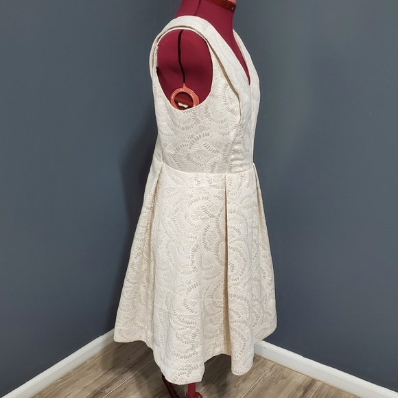 White Silver Damask Brocade Cocktail Dress Covington Short Sleeveless Christmas - Picture 4 of 9